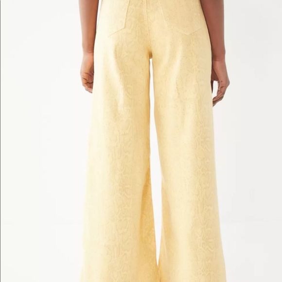 Urban Outfitters BDG 29 Yellow Snakeskin Super Flare Leg Jeans - Picture 3 of 15